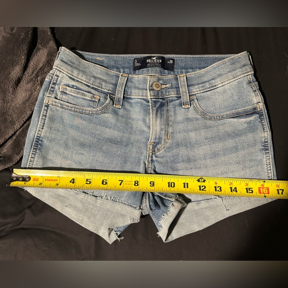 🆕NWT!! Hollister low-rise Jean shorts size 3!😊